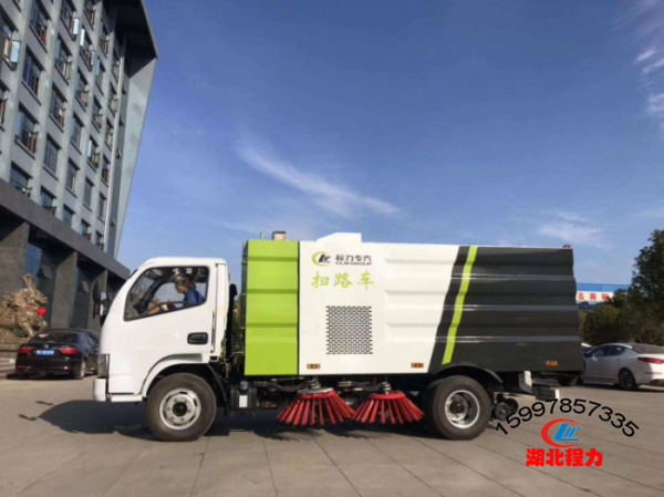 程力威牌掃路車
