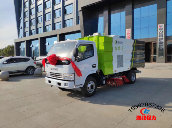 程力威牌掃路車
