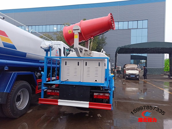 東風5方多功能灑水車（帶滾掃和噴霧機）