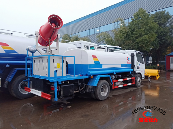 東風5方多功能灑水車（帶滾掃和噴霧機）