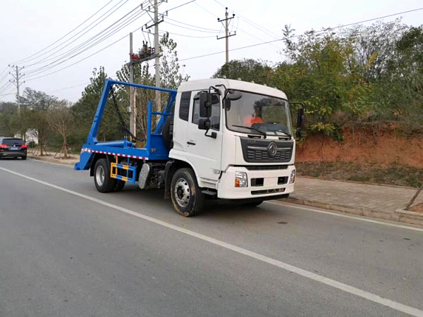 國(guó)六東風(fēng)天錦擺臂式垃圾車（10-12方）