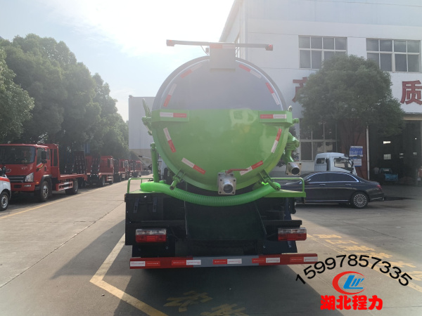 國六東風(fēng)大多利卡吸污車（8-9方）