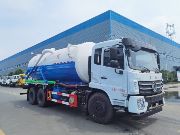 東風(fēng)D17后雙橋吸污車（18方）