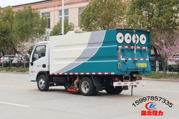 國六躍進(jìn)小型吸塵車(3方)